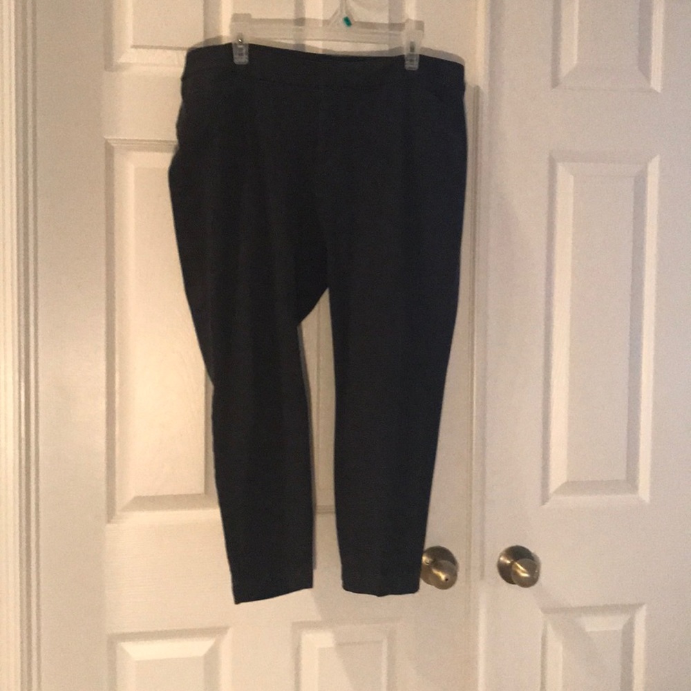 Peddle pushers /High water pants